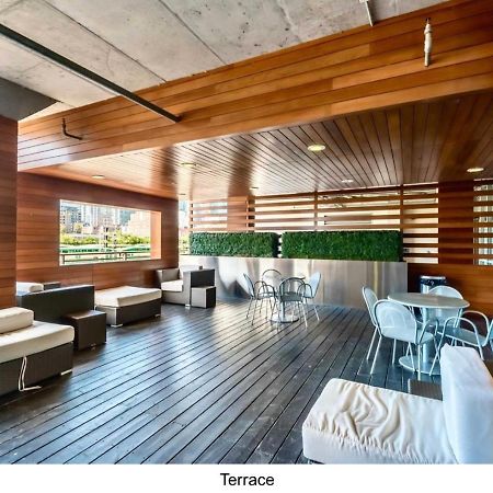Three Br Condo Step To Cn Tower Rogers Center With Free Parking Торонто Екстер'єр фото