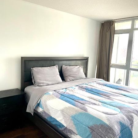 Three Br Condo Step To Cn Tower Rogers Center With Free Parking Торонто Екстер'єр фото