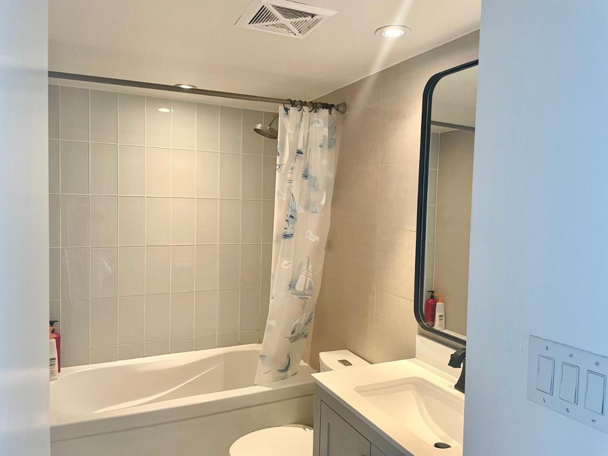 Three Br Condo Step To Cn Tower Rogers Center With Free Parking Торонто Екстер'єр фото