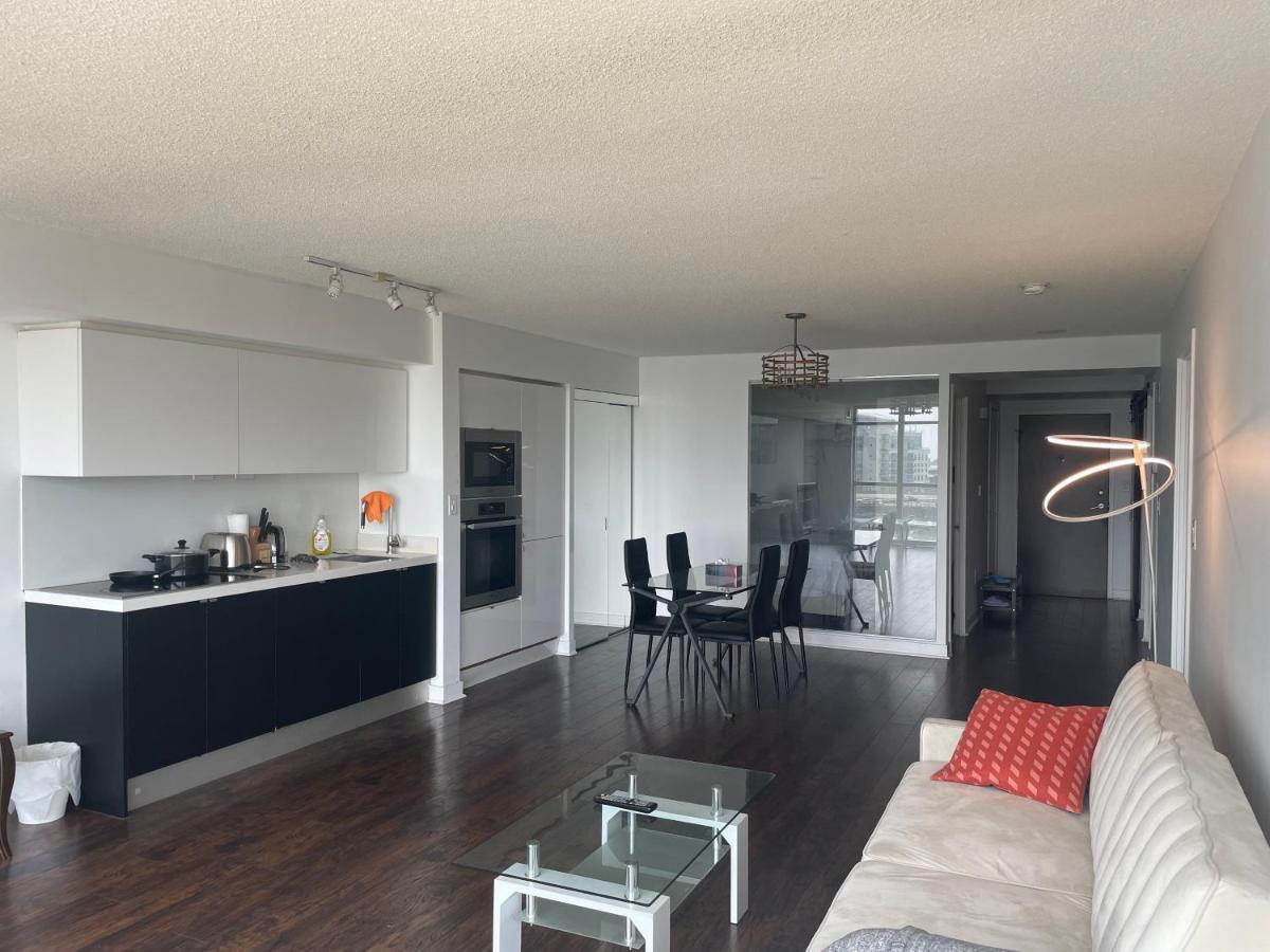 Three Br Condo Step To Cn Tower Rogers Center With Free Parking Торонто Екстер'єр фото