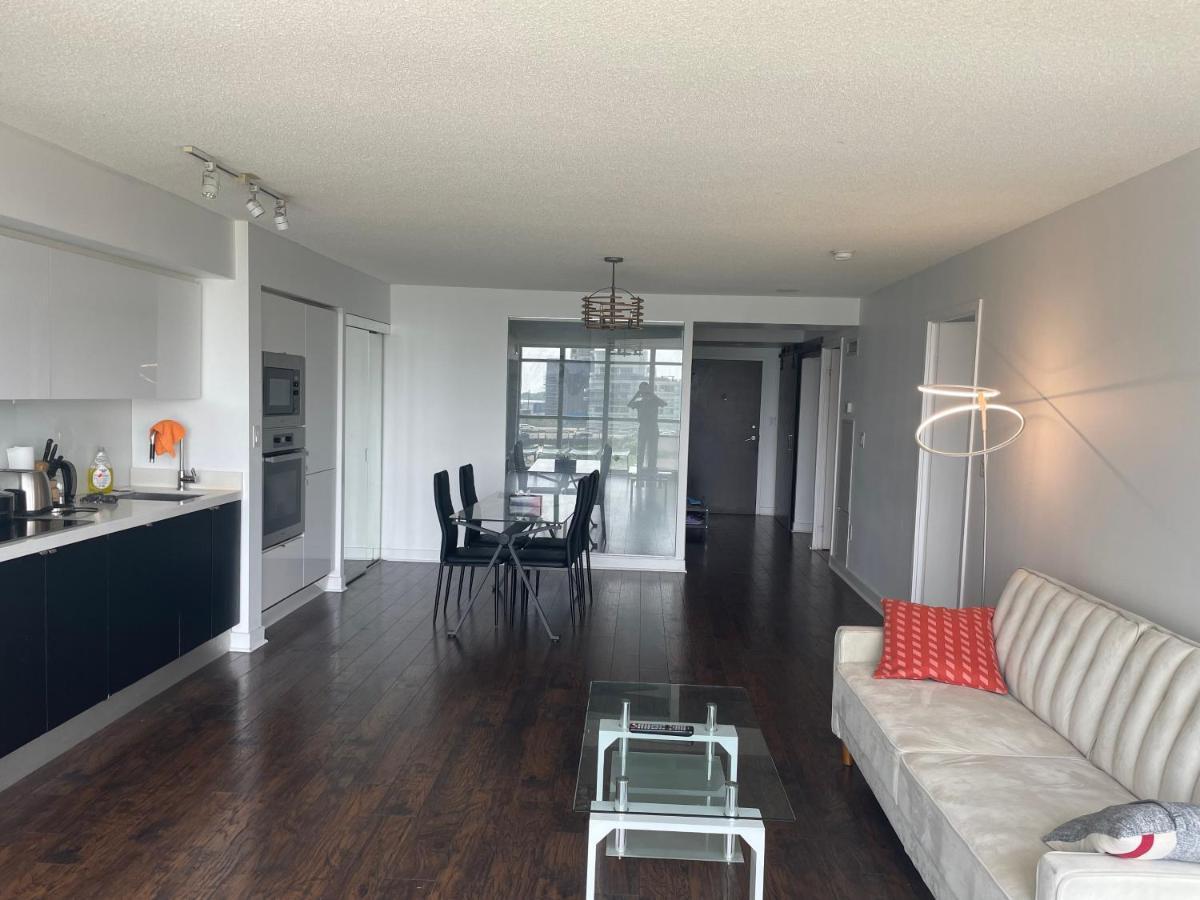 Three Br Condo Step To Cn Tower Rogers Center With Free Parking Торонто Екстер'єр фото