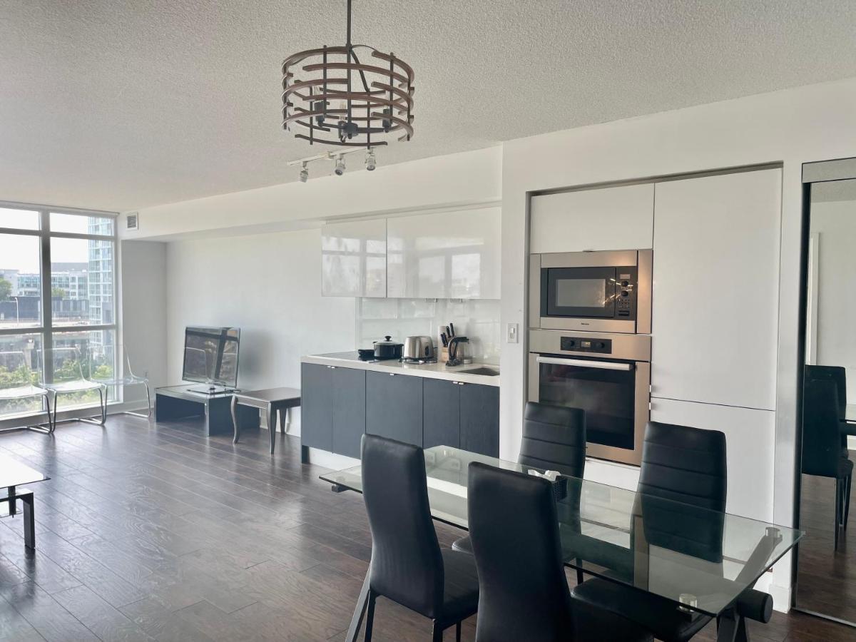 Three Br Condo Step To Cn Tower Rogers Center With Free Parking Торонто Екстер'єр фото