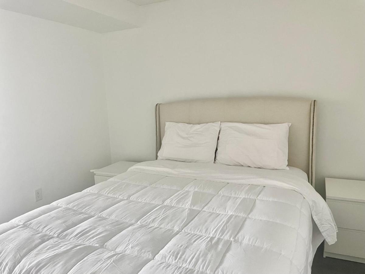 Three Br Condo Step To Cn Tower Rogers Center With Free Parking Торонто Екстер'єр фото