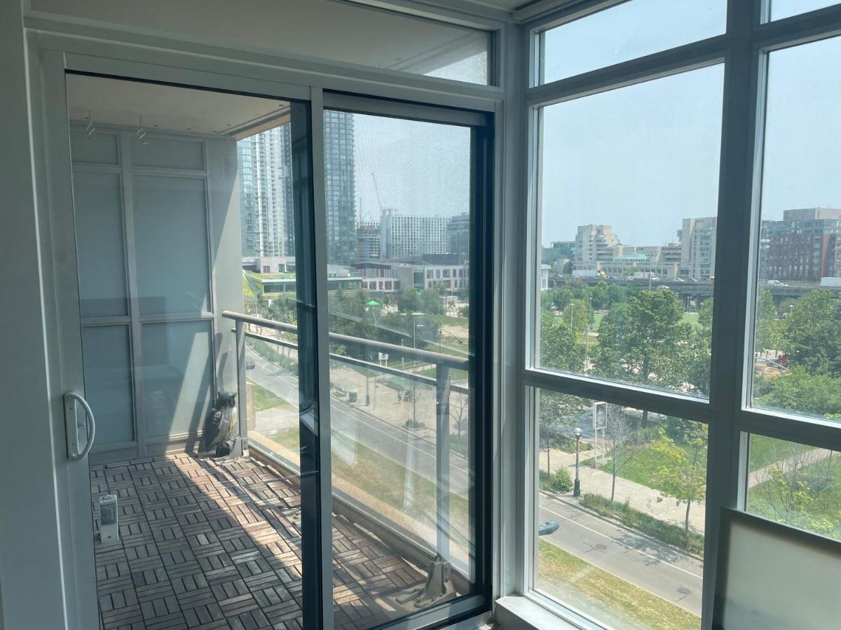 Three Br Condo Step To Cn Tower Rogers Center With Free Parking Торонто Екстер'єр фото