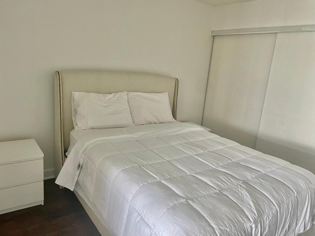 Three Br Condo Step To Cn Tower Rogers Center With Free Parking Торонто Екстер'єр фото