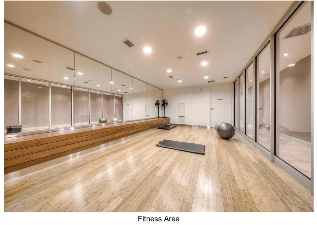 Three Br Condo Step To Cn Tower Rogers Center With Free Parking Торонто Екстер'єр фото