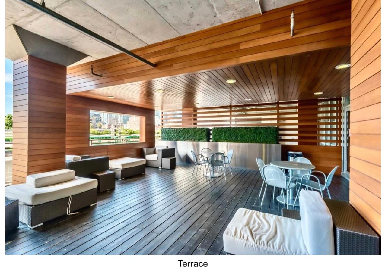Three Br Condo Step To Cn Tower Rogers Center With Free Parking Торонто Екстер'єр фото